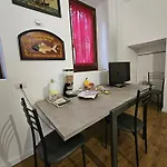 A Due Passi Dal Centro לינה וארוחת בוקר קסטלפידרדו
